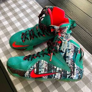 2014 🎅🏼 LeBron 12 Xmas ‘Akron Birch’ Basketball 🏀 shoes